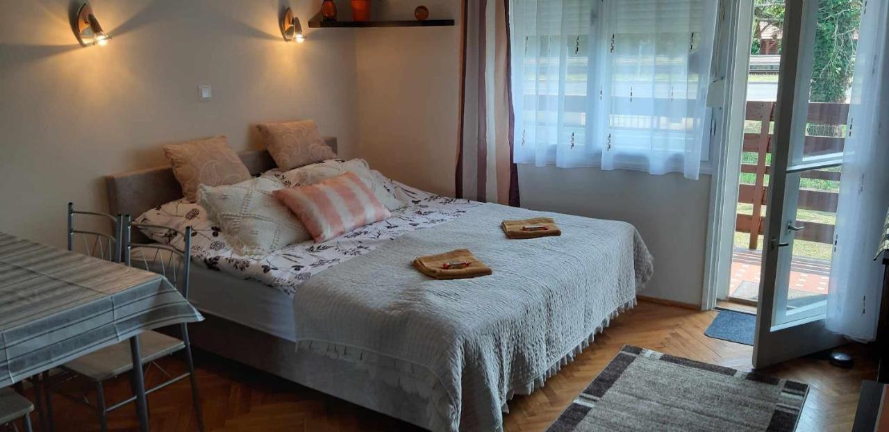 Appartement Rosy Apartman à Vonyarcvashegy Extérieur photo